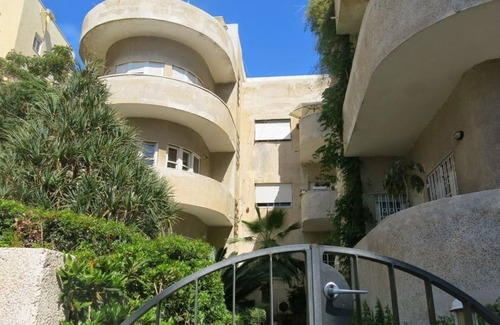 Tel Aviv City Center Appartement | Rue Bialik -Gorgeous Bauhaus Appartement dans un bâtiment historique 110m 2 Balcons