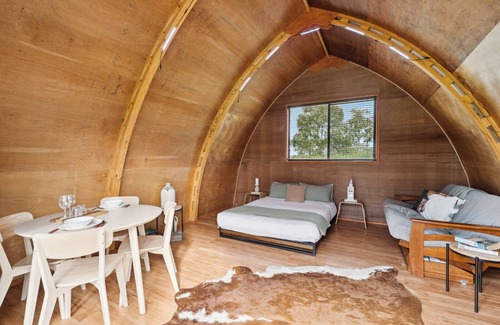 Valery Station Balnéaire | Bickell's Hut - Off-Grid Farm Stay, Fire Pit, Fire Bath, Cozy, Views - Sleeps 2 -4