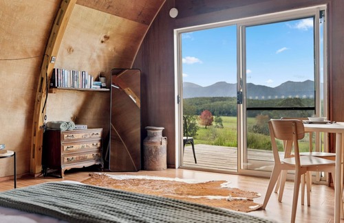 Valery Station Balnéaire | Bickell's Hut - Off-Grid Farm Stay, Fire Pit, Fire Bath, Cozy, Views - Sleeps 2 -4