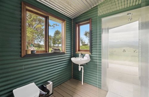 Valery Station Balnéaire | Bickell's Hut - Off-Grid Farm Stay, Fire Pit, Fire Bath, Cozy, Views - Sleeps 2 -4