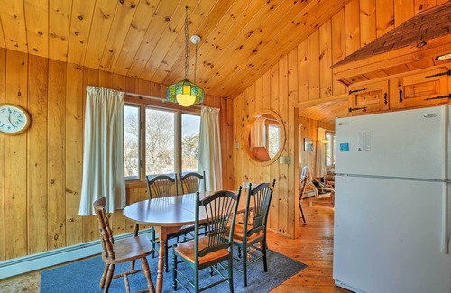 Biddeford Pool Maison | Coastal Biddeford Accueil w / terrasse et vue sur l'océan!
