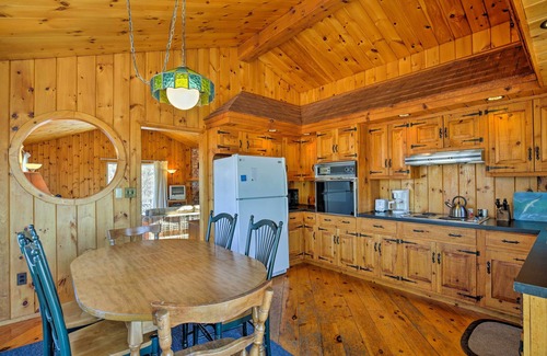 Biddeford Pool Maison | Coastal Biddeford Accueil w / terrasse et vue sur l'océan!