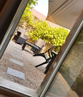 Dole Appartement | Bienvenue chez vous "appartement classé 2 étoiles en RDC avec espace extérieur et parking"