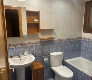 Biescas Appartement | BIESCAS Todas las comodidades y más GAS, GARAJE , TRASTERO, CENTRO, WIFI,