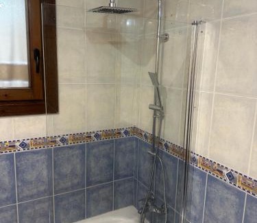 Biescas Appartement | BIESCAS Todas las comodidades y más GAS, GARAJE , TRASTERO, CENTRO, WIFI,