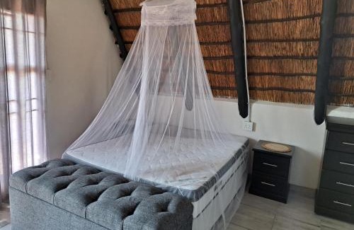 Buffelspoort Chalet De Ski | Bietjie Bos Chalet