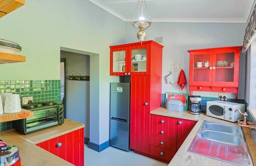 Kleinmond Cottage | Bietjie Sjiek – A Charming Coastal Escape in Kleinmond