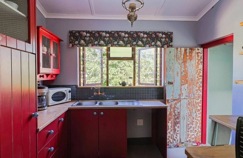 Kleinmond Cottage | Bietjie Sjiek – A Charming Coastal Escape in Kleinmond