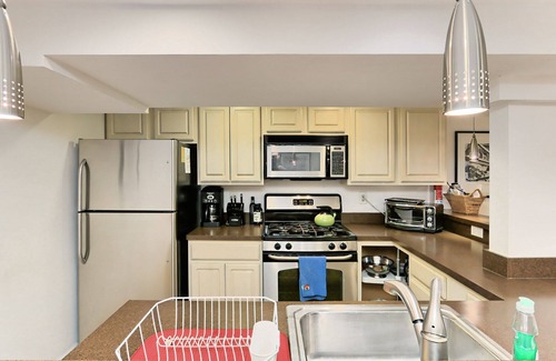 Petworth Appartement | Big 1/1 with REAL kitchen, steps2metro, amenities