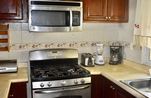Alma Rosa Appartement | Big 3 bed rooms 4 beds Condo for Families & groups—30 mins away from mayor spots