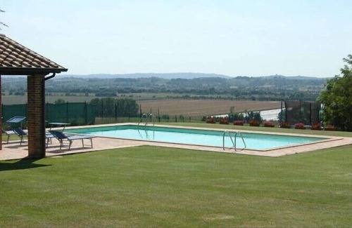 Le Piazze Villa | Ferme en pierre, piscine privée et jardin. Pour les familles et les amis. Animaux gratuits