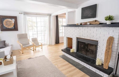 Rigaud Cabine | Big Beautiful 6 Bed Chalet Waterfront in Rigaud