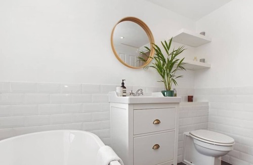 Mile End Appartement | Big, bright & cosy apartment 2 min from Mile End Station, near Victoria Park