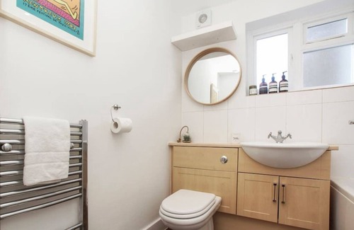 Mile End Appartement | Big, bright & cosy apartment 2 min from Mile End Station, near Victoria Park