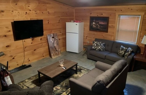 Sedan Maison | Big Buck Cabin
