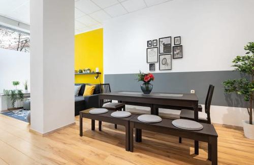 Neuhausen Appartement | Big Central Apartment near Rotkreuzplatz with 3 BR for 12 PAX