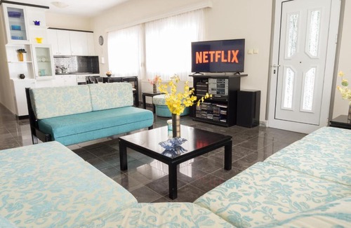Gomati Maison | Big Country House, 10' from the Beach