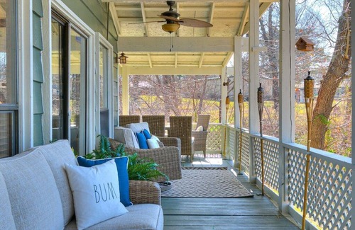 Hoyt Maison | Waterfront Sandy beach 3/3 Eufaula home w/ Hot Tub firepit zipline pond & land!
