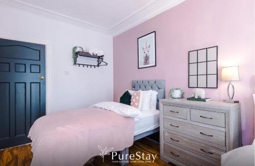 Headingley Maison | BIG Elegant House in Headingley Leeds -10 actual beds and sleeps 13 by PureStay