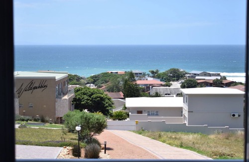 Wavecrest Maison | Grande maison moderne familiale à louer à JBay