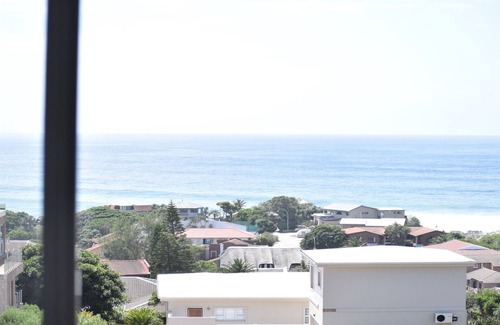 Wavecrest Maison | Grande maison moderne familiale à louer à JBay