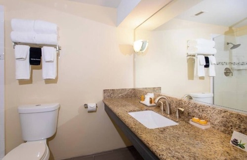 Christiansted Hôtel | Big Group Stay | 3 Rooms | Steps from Harbor, Markets, & Sunset Cruises