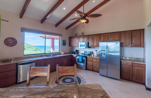 Potrero Maison | Big Hillside Villa in Potrero With Pool and Panoramic Ocean Views