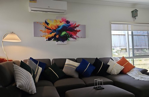 Bellbird Park Maison | Big home to share with a small family