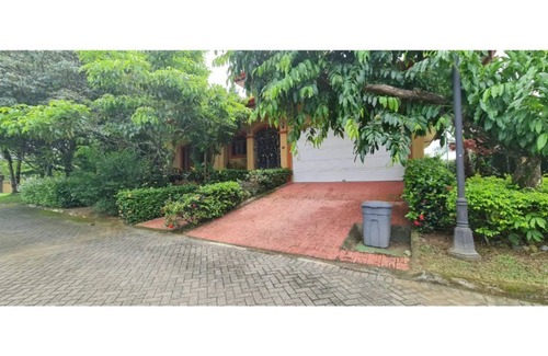 Bejuco Maison | Big & Homely 3 BDR house, Private Pool, Tennis- near the beach