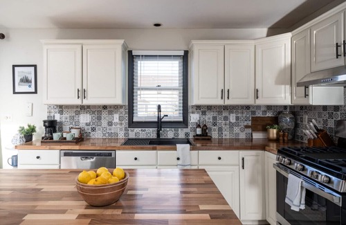 Kentwood Maison | Big House 2 Bedrooms in a House All to Yourself