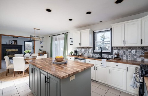 Kentwood Maison | Big House 2 Bedrooms in a House All to Yourself