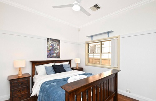 Hurstville Maison | Big House + Home Cinema & Queen Beds