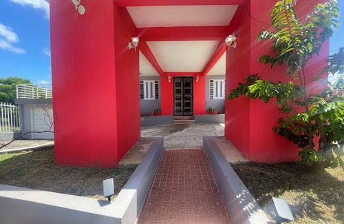 Rio Piedras Maison | Big House Next to the Airport
