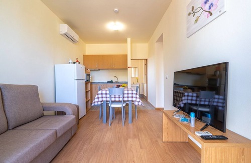 Prazeres Maison | Big house with 5 individual apartments, pool and big BBQ