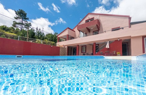 Prazeres Maison | Big house with 5 individual apartments, pool and big BBQ