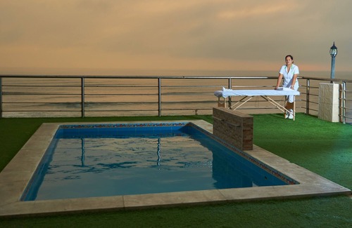 Huanchaco Chalet De Ski | Grande maison avec piscine au 4ème étage devant la plage