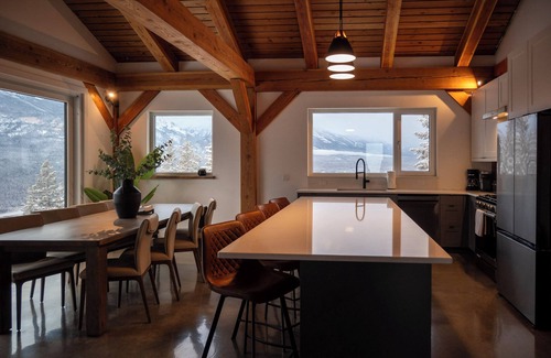 Golden Cabine | Big Little Cabin - Couples & Families Getaway with Panoramic Views