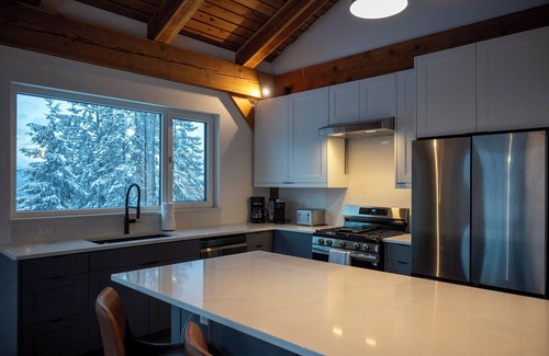 Golden Cabine | Big Little Cabin - Couples & Families Getaway with Panoramic Views