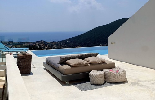 Pylos-Nestoras Villa | Eco villa dans les montagnes avec piscine privée et vue imprenable sur la mer