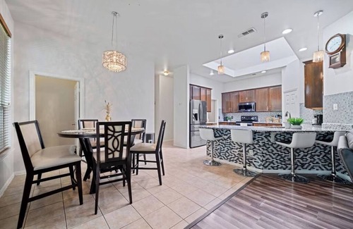 Southeast Arlington Maison | Big private yard, King bd, near lake & major hwy