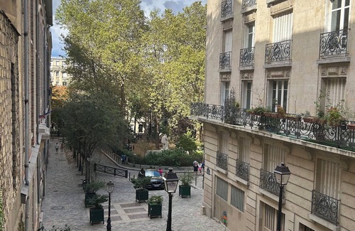Cachan Appartement | Big room next to train B, 15 minutes go to center ville