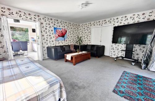 Johnsonville Appartement | big sale was 258 now from 138 for 2or3 bedrooms