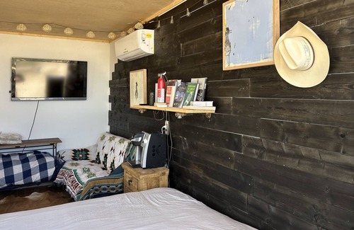 Terlingua Cabine | Big sky mountain views, 20 acres to yourselves. 21 mins Ghost town.