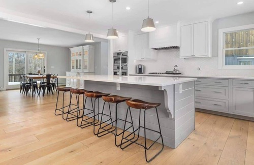 Newbury Maison | Birch Grove Retreat Atop Sunapee / Ski + Lake Life