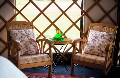Christchurch District Maison | Big Sky Retreat - beautiful house and glamping yurts overlooking Akaroa Harbour.