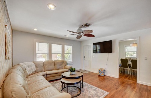 Lake Worth Maison | Big vacation home with POOL, BBQ - 9min to BEACH