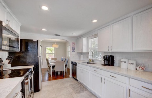 Lake Worth Maison | Big vacation home with POOL, BBQ - 9min to BEACH