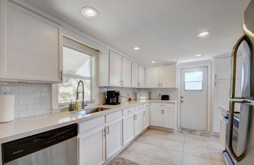 Lake Worth Maison | Big vacation home with POOL, BBQ - 9min to BEACH