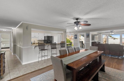 Shorterville Maison | BIG WATER views in Abbeville: 3BR, Master Ste, Hot Tub, Ice Machine, Beach Area