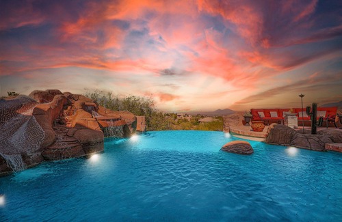 Fountain Hills Maison | BIGGEST BEST MANSION In NE Scottsdale Area- VIEWS, Infinity Pool, MOVIE THEATER!